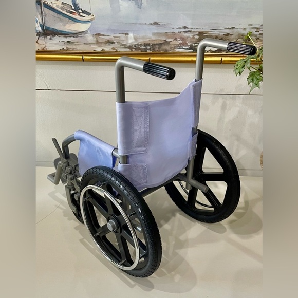 American Girl doll wheelchair, for 18-inch dolls. 
And new light condition - Picture 3 of 4